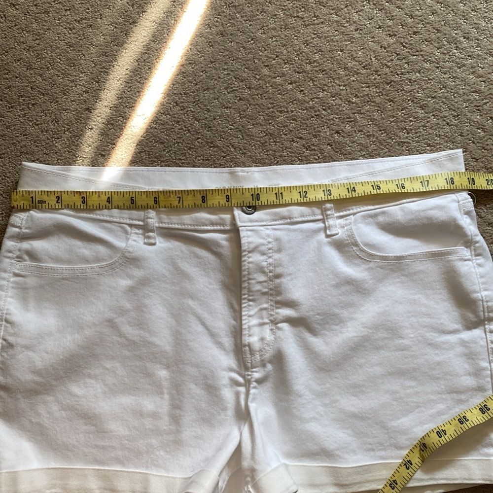Old Navy White Mid‑Rise Shorts – Size 14 – NWOT - Picture 4 of 6